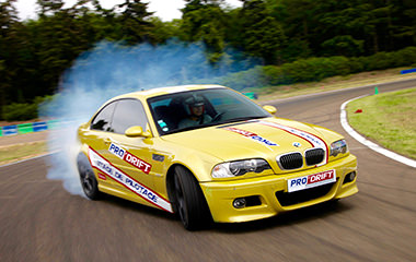 BMW M3 OU NISSAN 370 Z