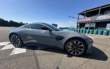 ASTON MARTIN V8